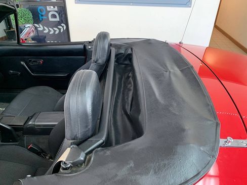 Used 1996 MAZDA MX-5 Miata RWD image 11