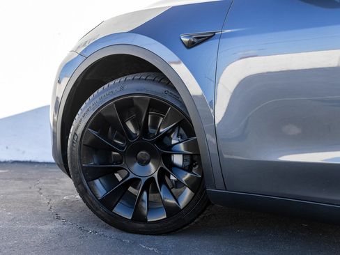 Used 2020 Tesla Model Y Long Range AWD/4WD image 5
