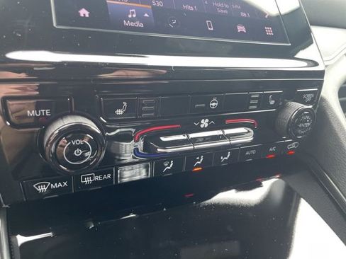 New 2025 Jeep Grand Cherokee Altitude image 15