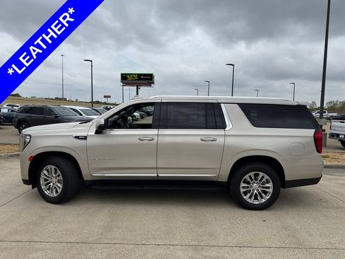 Used 2023 GMC Yukon XL SLT w/ SLT Luxury Package AWD/4WD image 3