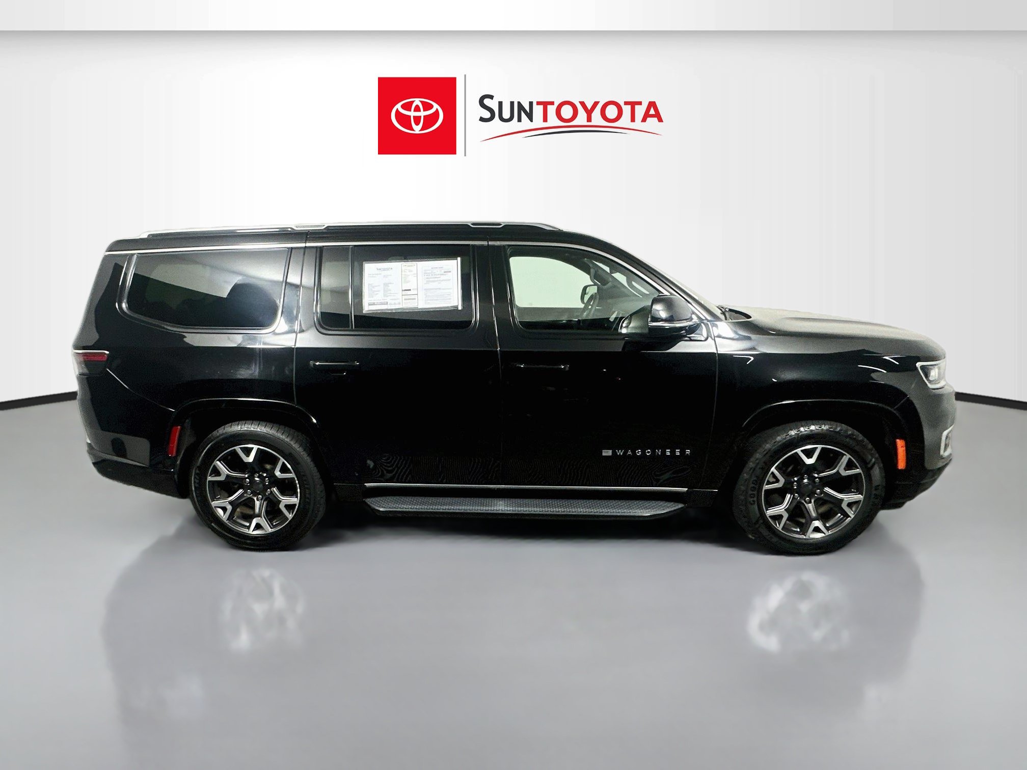 Used 2024 Jeep Wagoneer Series III AWD/4WD image 2