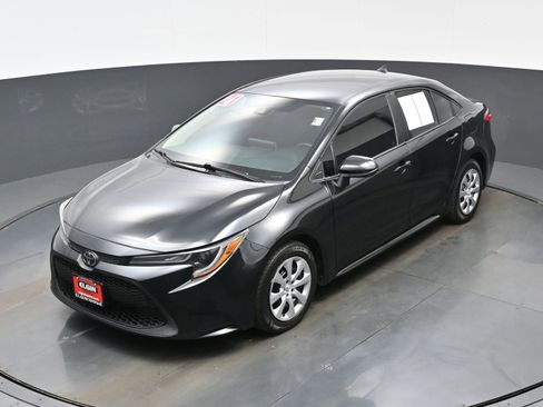 Used 2021 Toyota Corolla LE image 32
