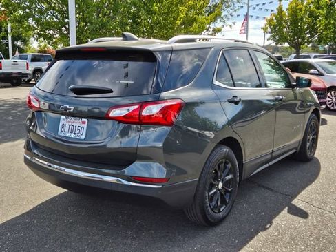 Used 2019 Chevrolet Equinox LT w/ Sun & Navigation Package FWD image 4