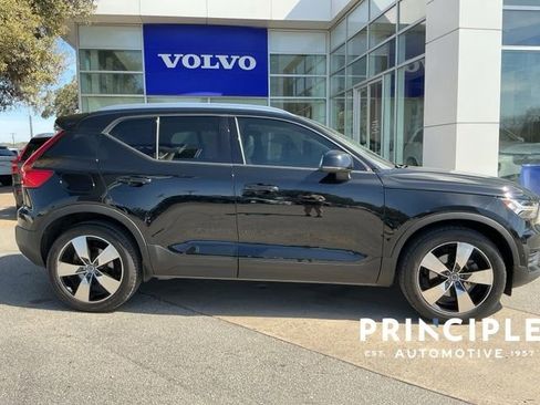 Used 2019 Volvo XC40 T5 Momentum image 5
