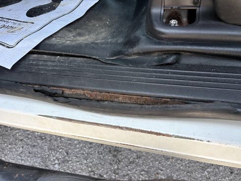 Used 2011 Chevrolet Silverado 2500 LT w/ Interior Plus Package image 24