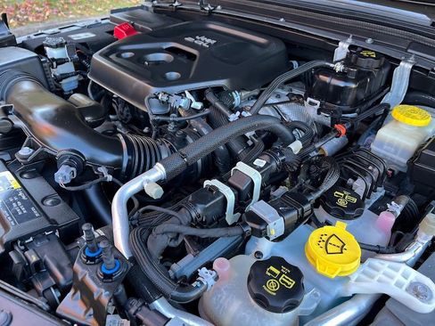 Used 2018 Jeep Wrangler Unlimited Sahara image 31