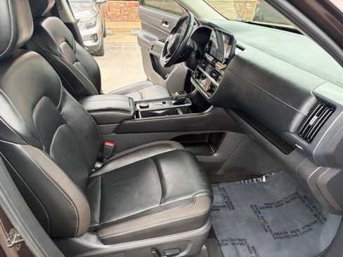 Used 2022 Nissan Pathfinder SL AWD/4WD image 39