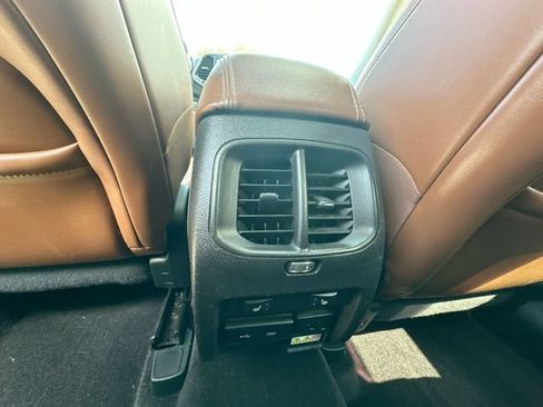Used 2019 Jeep Cherokee Overland w/ Technology Group AWD/4WD image 24