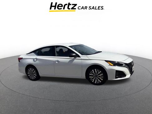 Used 2025 Nissan Altima 2.5 SV FWD image 1