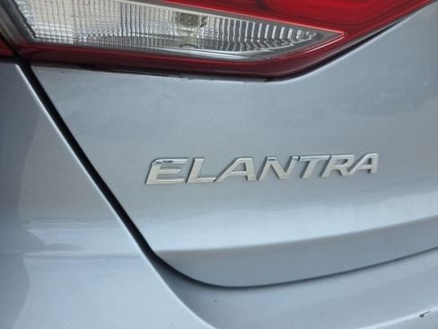 Used 2017 Hyundai Elantra SE FWD image 12