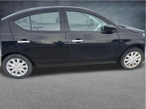 Used 2018 Nissan Versa SV FWD image 11