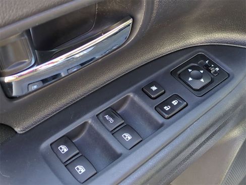 Used 2018 Mitsubishi Outlander ES image 12