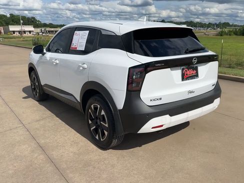 Used 2025 Nissan Kicks SV AWD/4WD image 7