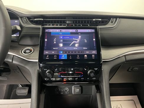 Used 2024 Jeep Grand Cherokee L Limited image 14