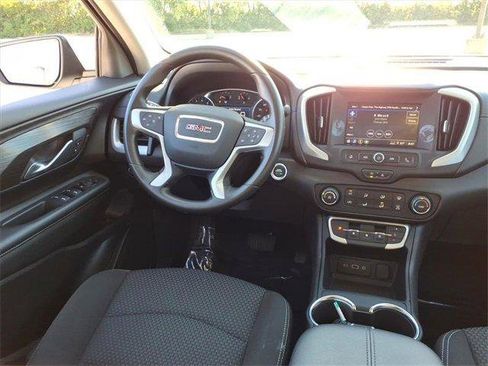 Used 2024 GMC Terrain SLE image 11