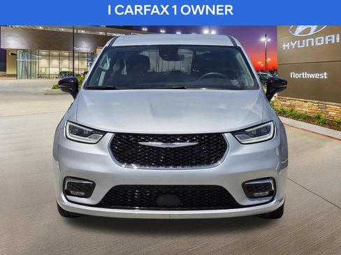 Used 2024 Chrysler Pacifica Touring-L FWD image 5