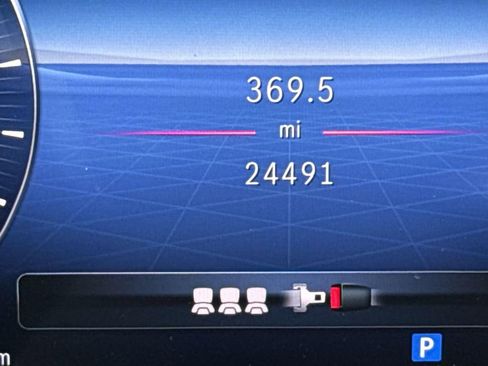 Used 2024 Mercedes-Benz GLC 300 4MATIC image 31