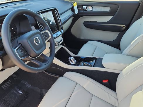 New 2026 Volvo XC40 B5 Ultra w/ Climate Package image 9