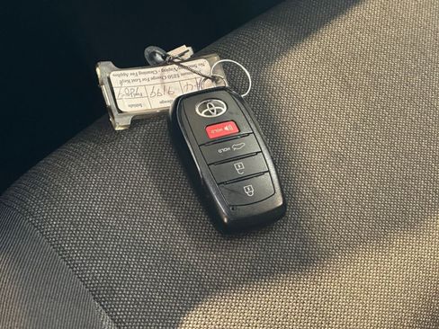 Used 2025 Toyota Camry LE image 22