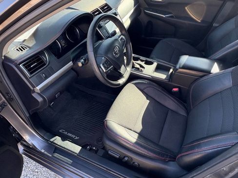 Used 2017 Toyota Camry LE image 9