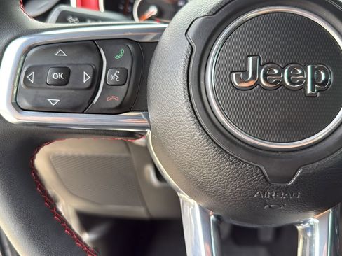 Used 2023 Jeep Gladiator Rubicon AWD/4WD image 16