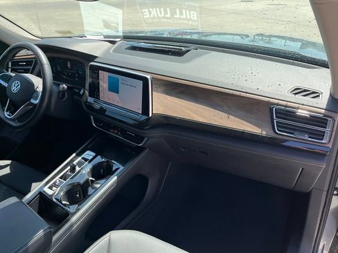 Used 2025 Volkswagen Atlas SE AWD/4WD image 15
