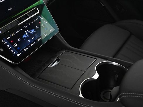 Used 2025 Maserati Grecale GT image 21