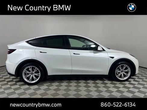 Used 2022 Tesla Model Y Long Range AWD/4WD image 8