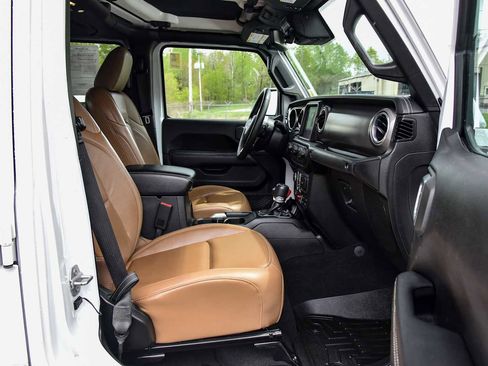 Certified 2020 Jeep Gladiator Rubicon AWD/4WD image 9