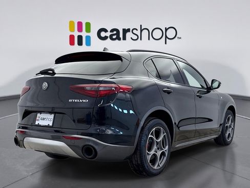 Used 2022 Alfa Romeo Stelvio Ti image 5