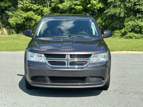 Used 2020 Dodge Journey SE FWD image 9