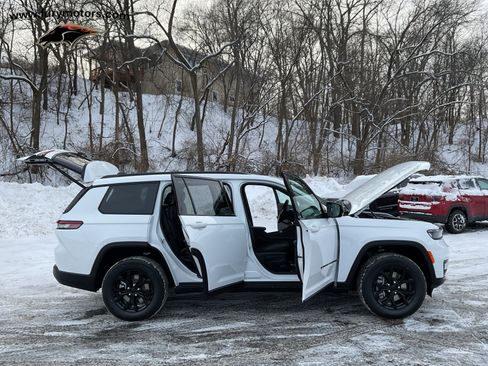 New 2025 Jeep Grand Cherokee L Altitude image 36