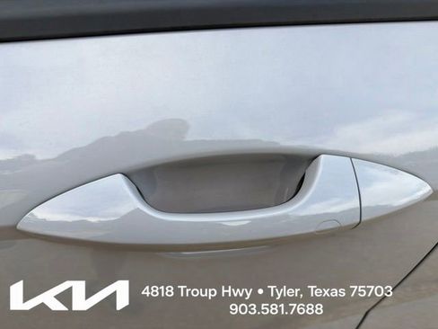 Used 2024 Hyundai Kona SEL w/ Convenience Package FWD image 6