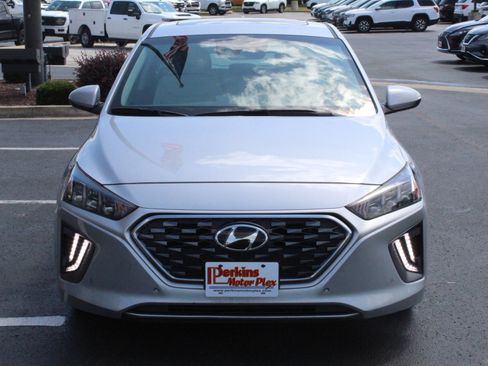 Used 2022 Hyundai Ioniq Limited FWD image 3