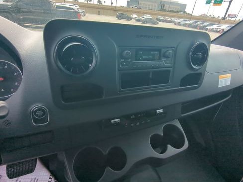 Used 2024 Mercedes-Benz Sprinter 4500 image 5