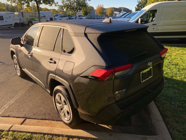 Used 2022 Toyota RAV4 LE FWD image 29