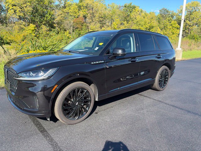 Used 2025 Lincoln Aviator Reserve w/ Equipment Group 201A AWD/4WD image 3