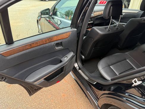 Used 2016 Mercedes-Benz E 350 4MATIC Sedan image 26