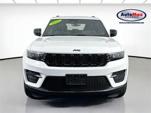 Used 2023 Jeep Grand Cherokee Altitude image 7