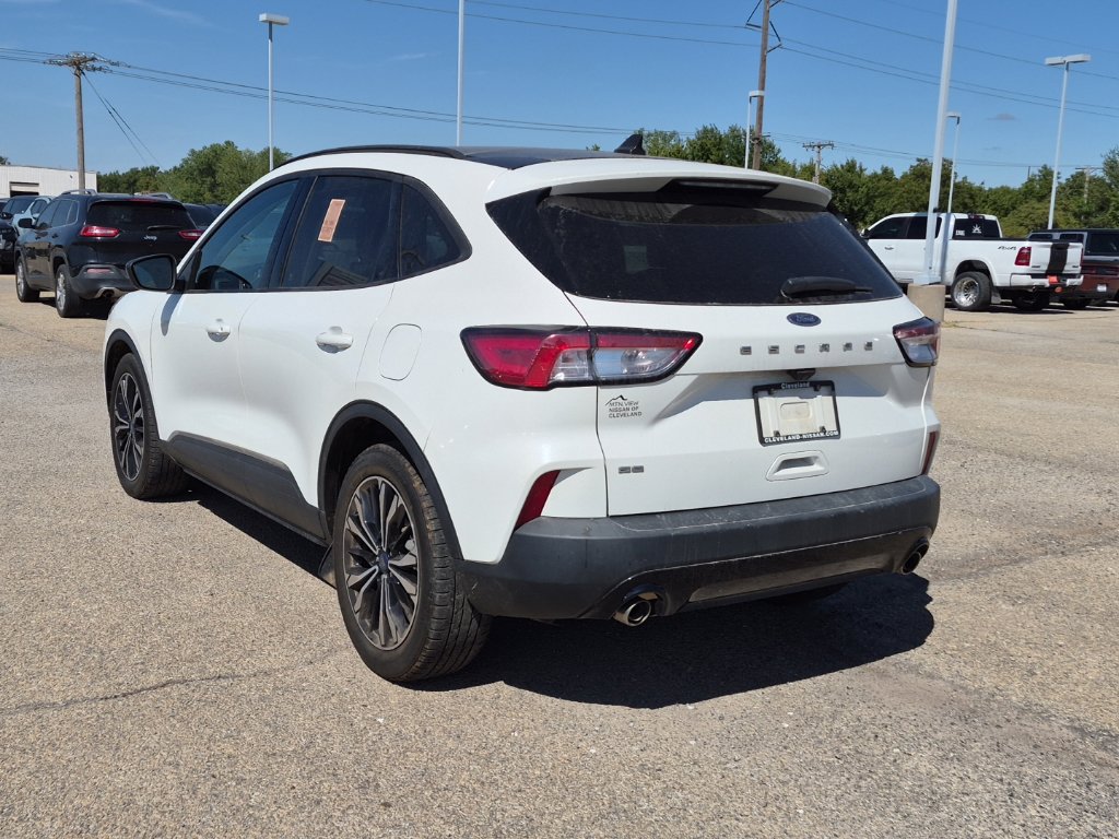 Used 2021 Ford Escape SE w/ SE Sport Appearance Package FWD image 4