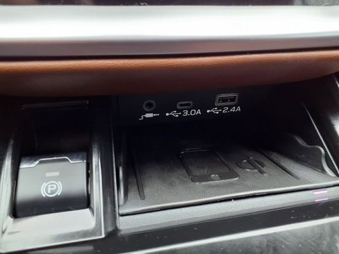 Certified 2023 Subaru Outback Touring AWD/4WD image 9