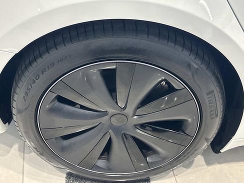 Used 2022 Tesla Model S Plaid image 12