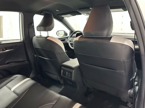 Used 2025 Toyota Camry SE image 55