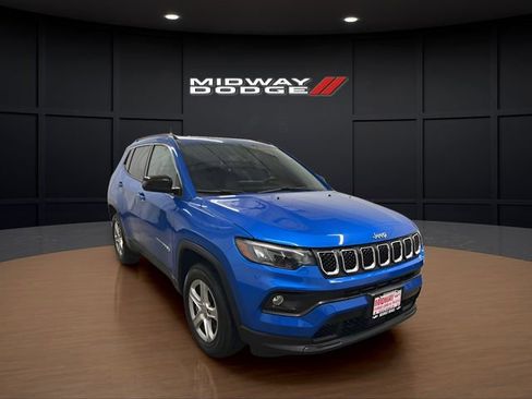 Used 2023 Jeep Compass Latitude image 1