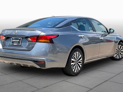 Used 2025 Nissan Altima 2.5 SV FWD image 12
