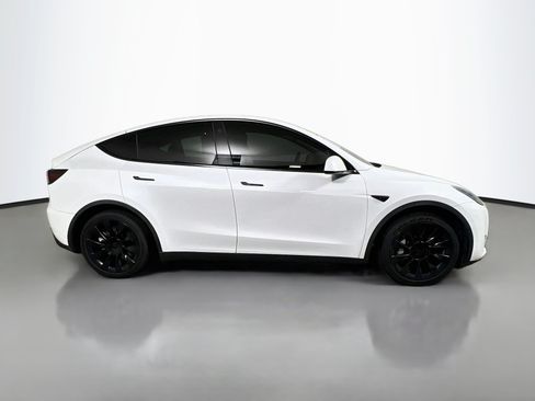 Used 2021 Tesla Model Y 2WD image 3