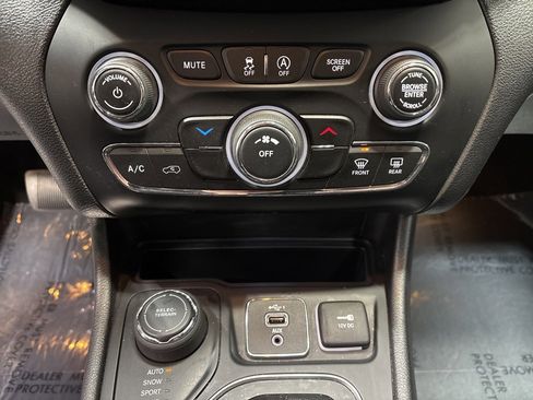 Used 2020 Jeep Cherokee Latitude Plus w/ Cold Weather Group image 19