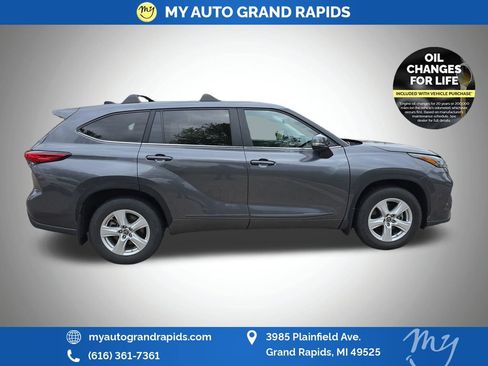 Used 2023 Toyota Highlander LE AWD/4WD image 8