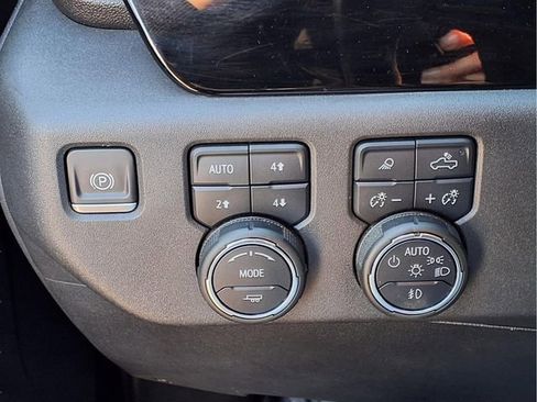 Used 2023 Chevrolet Silverado 1500 LT Trail Boss w/ LT Trail Boss Premium Package image 18