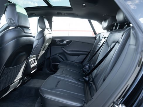 Certified 2025 Audi Q8 Prestige image 25